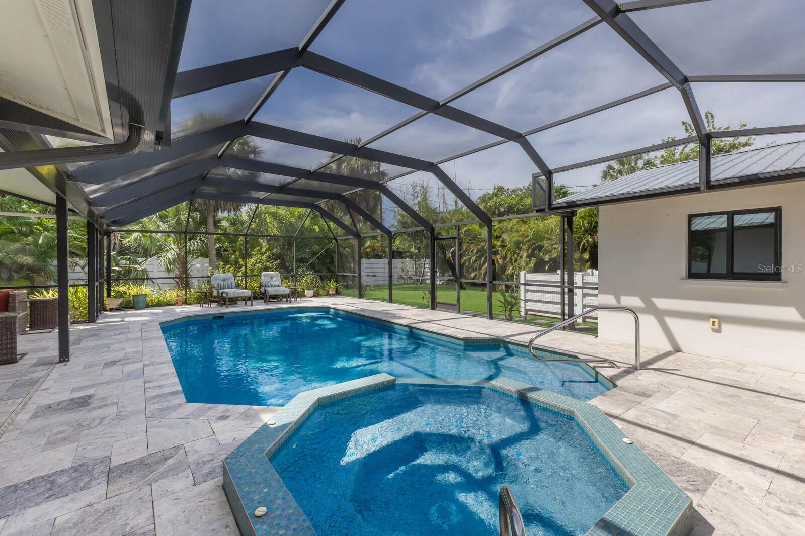 SAPPHIRE SHORES - Residential