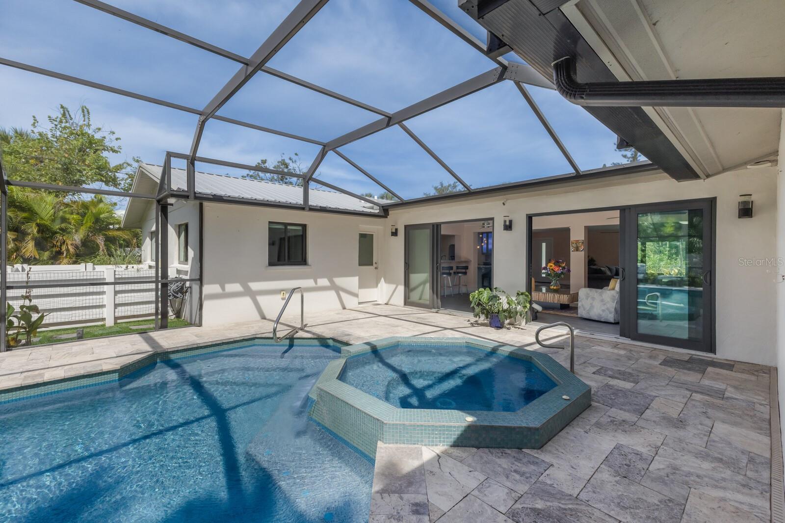 SAPPHIRE SHORES - Residential