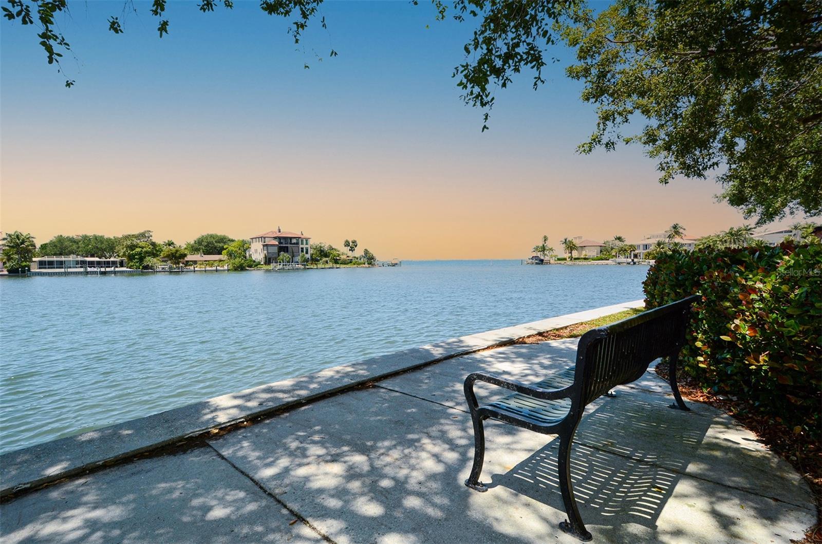 SAPPHIRE SHORES - Residential