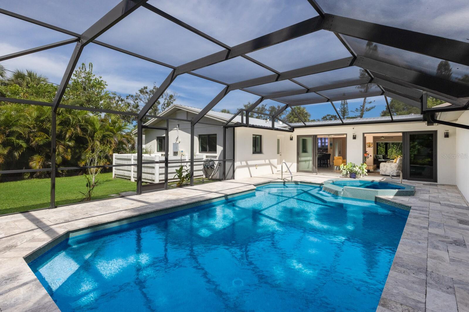 SAPPHIRE SHORES - Residential