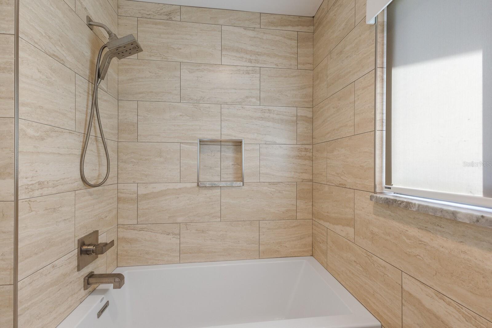 SAPPHIRE SHORES - Residential