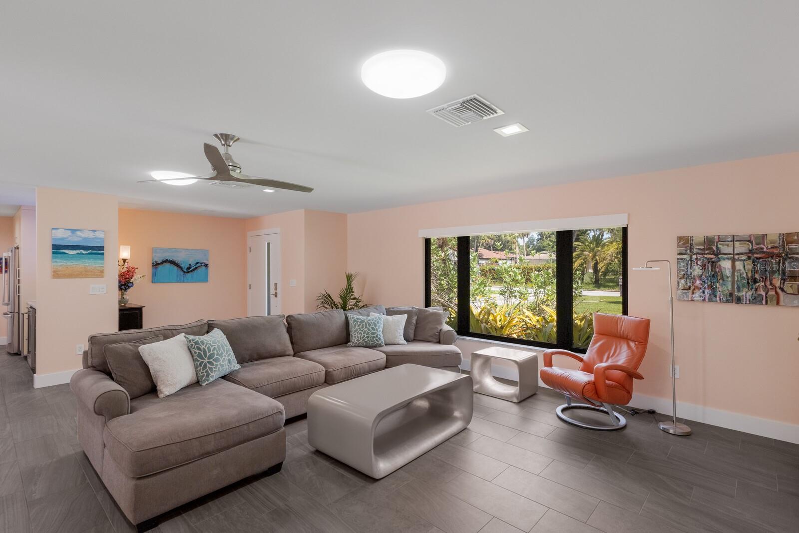 SAPPHIRE SHORES - Residential