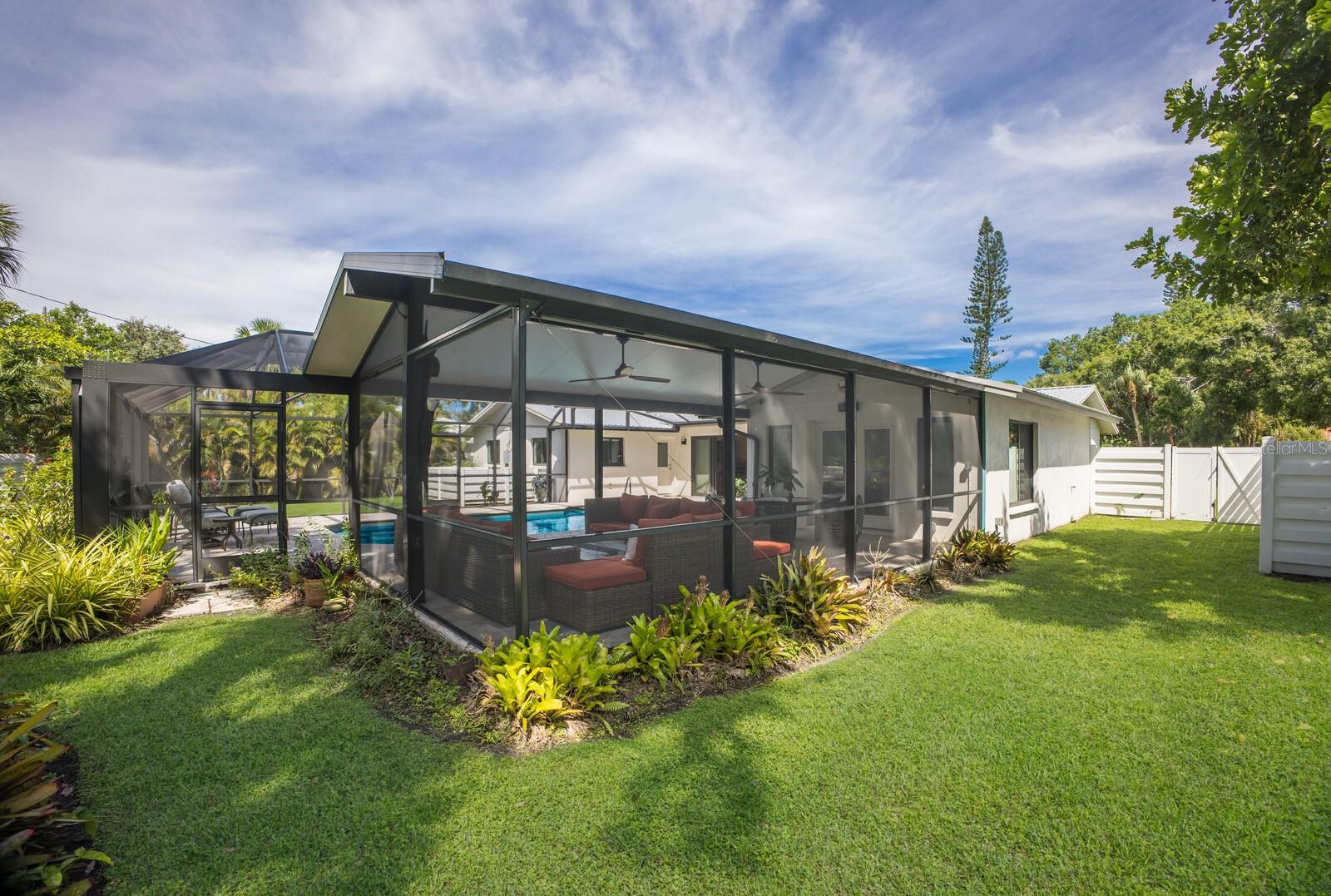 SAPPHIRE SHORES - Residential