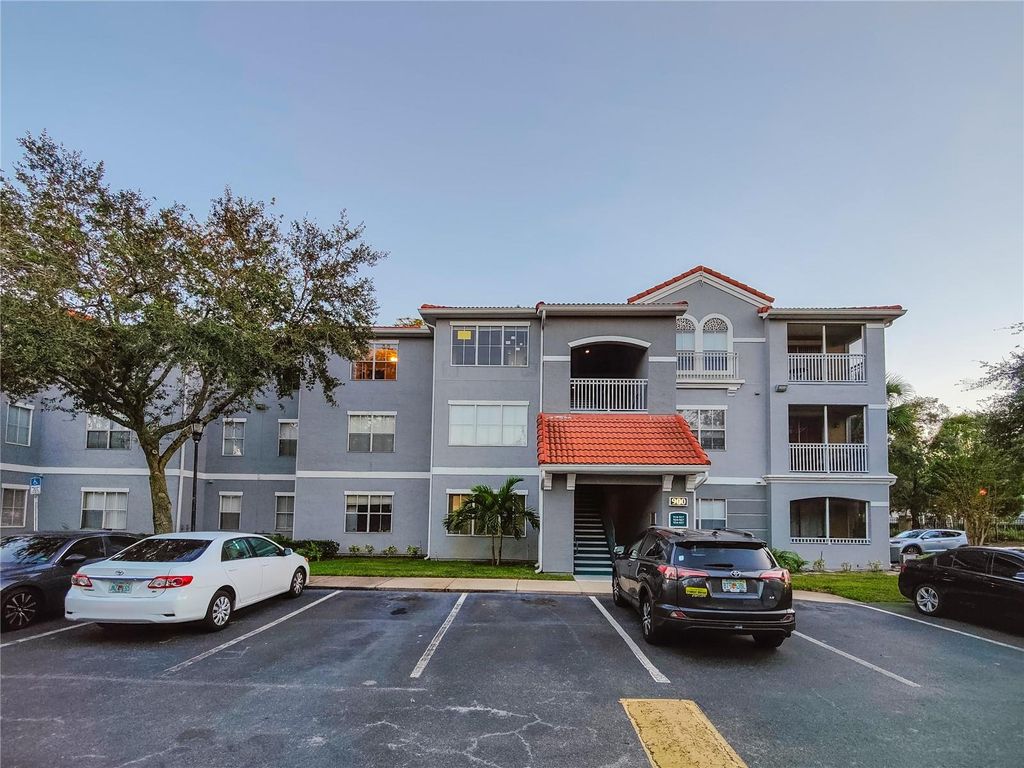 Photo of 18001 Richmond Place Drive #934, Tampa, FL 33647 (MLS # TB8324883)