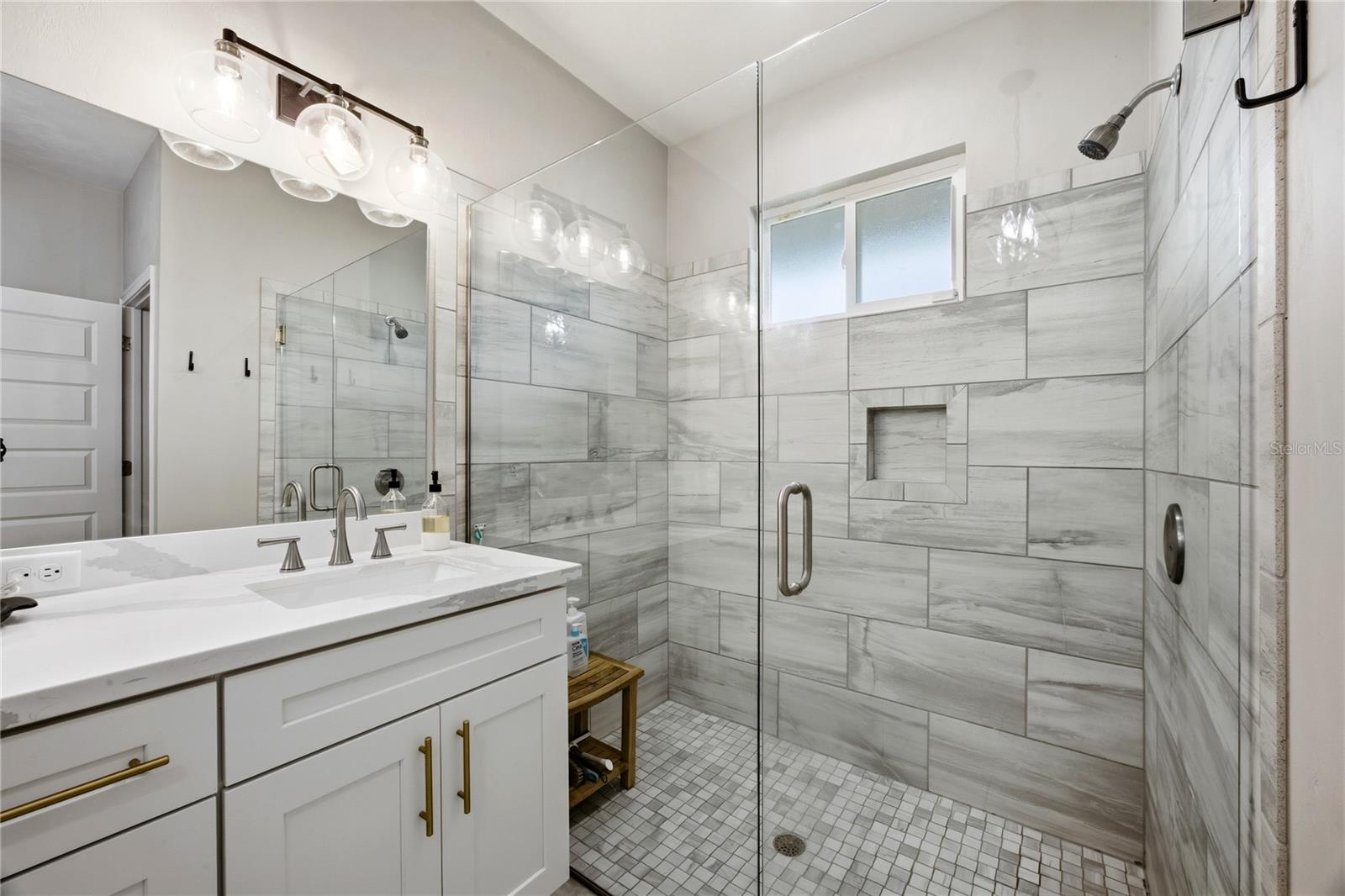 SOUTH POINTE PH II UNIT IIB PB 38 PG 43 - Residential