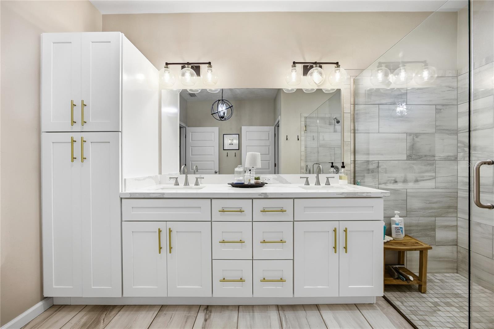 SOUTH POINTE PH II UNIT IIB PB 38 PG 43 - Residential