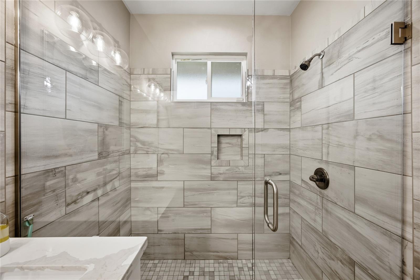 SOUTH POINTE PH II UNIT IIB PB 38 PG 43 - Residential