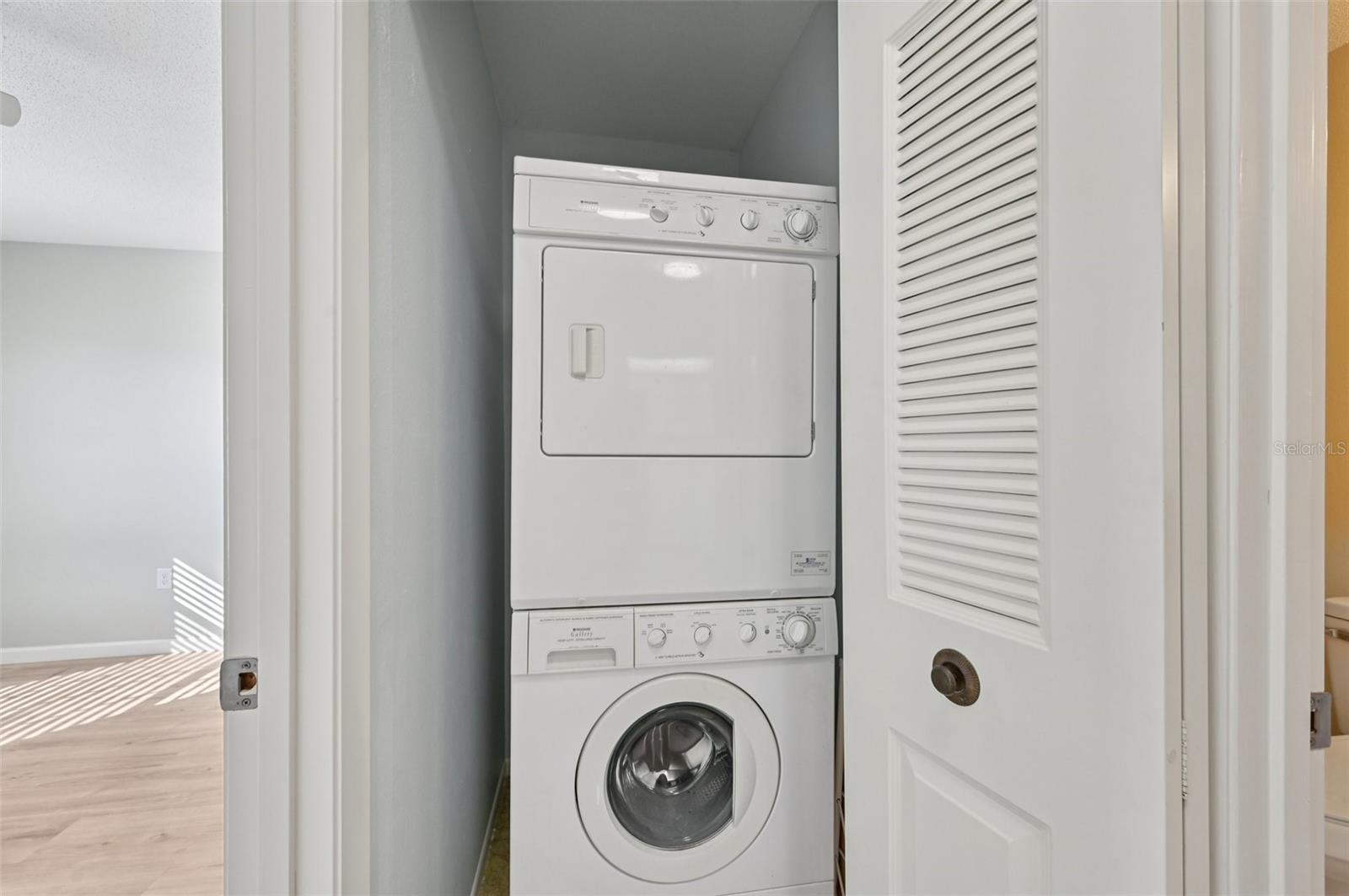 ESTANCIAS OF CAPRI ISLES - Residential