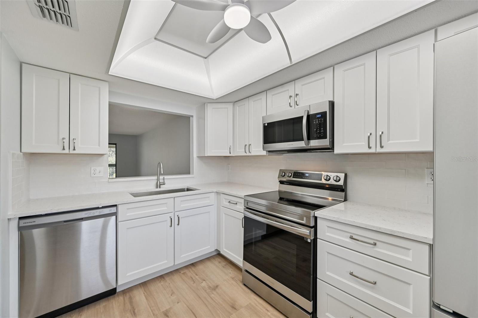 ESTANCIAS OF CAPRI ISLES - Residential