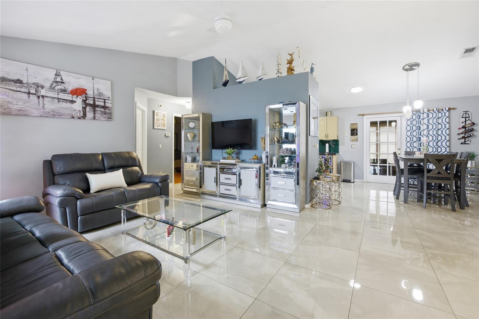 COUNTRY MEADOWS - Residential Lease