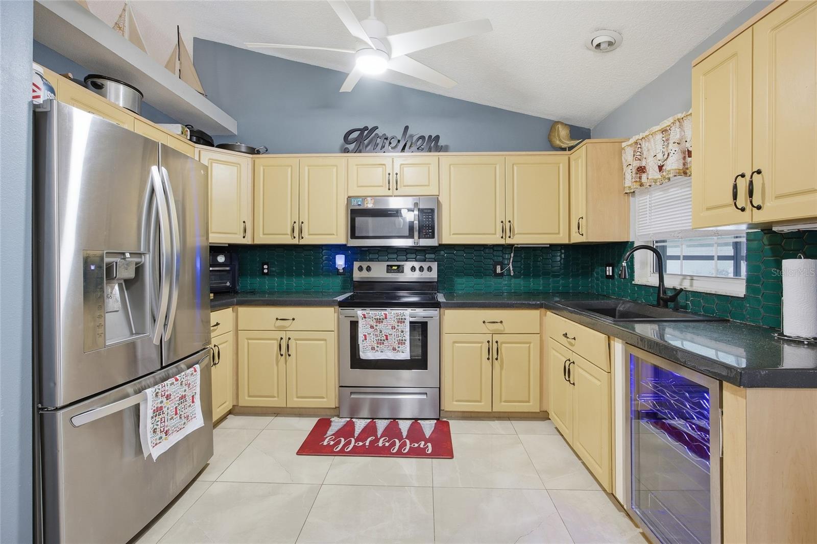 COUNTRY MEADOWS - Residential Lease