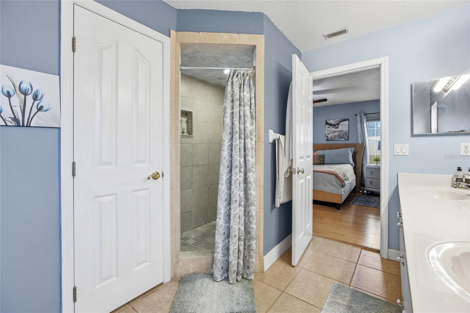 COUNTRY MEADOWS - Residential Lease