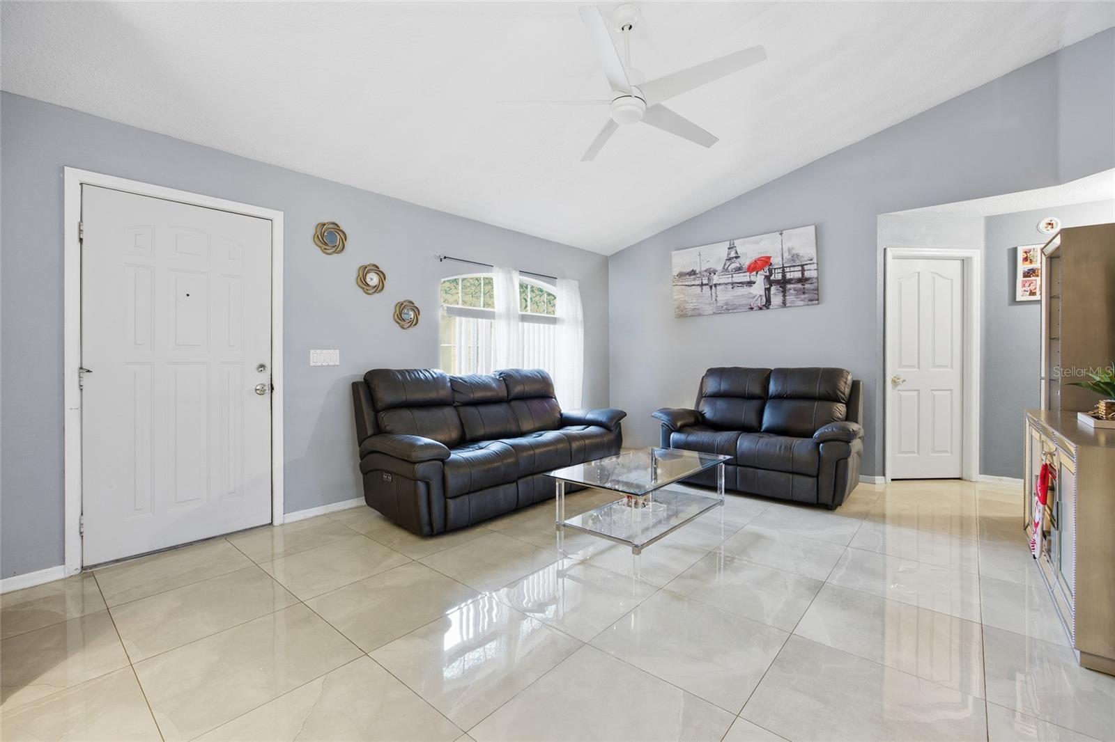 COUNTRY MEADOWS - Residential Lease