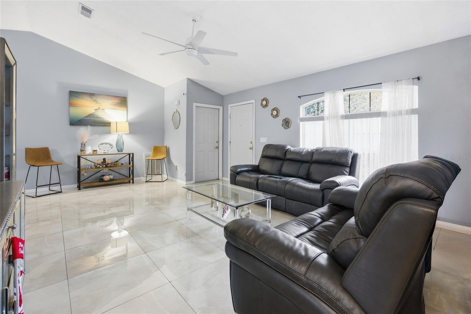 COUNTRY MEADOWS - Residential Lease