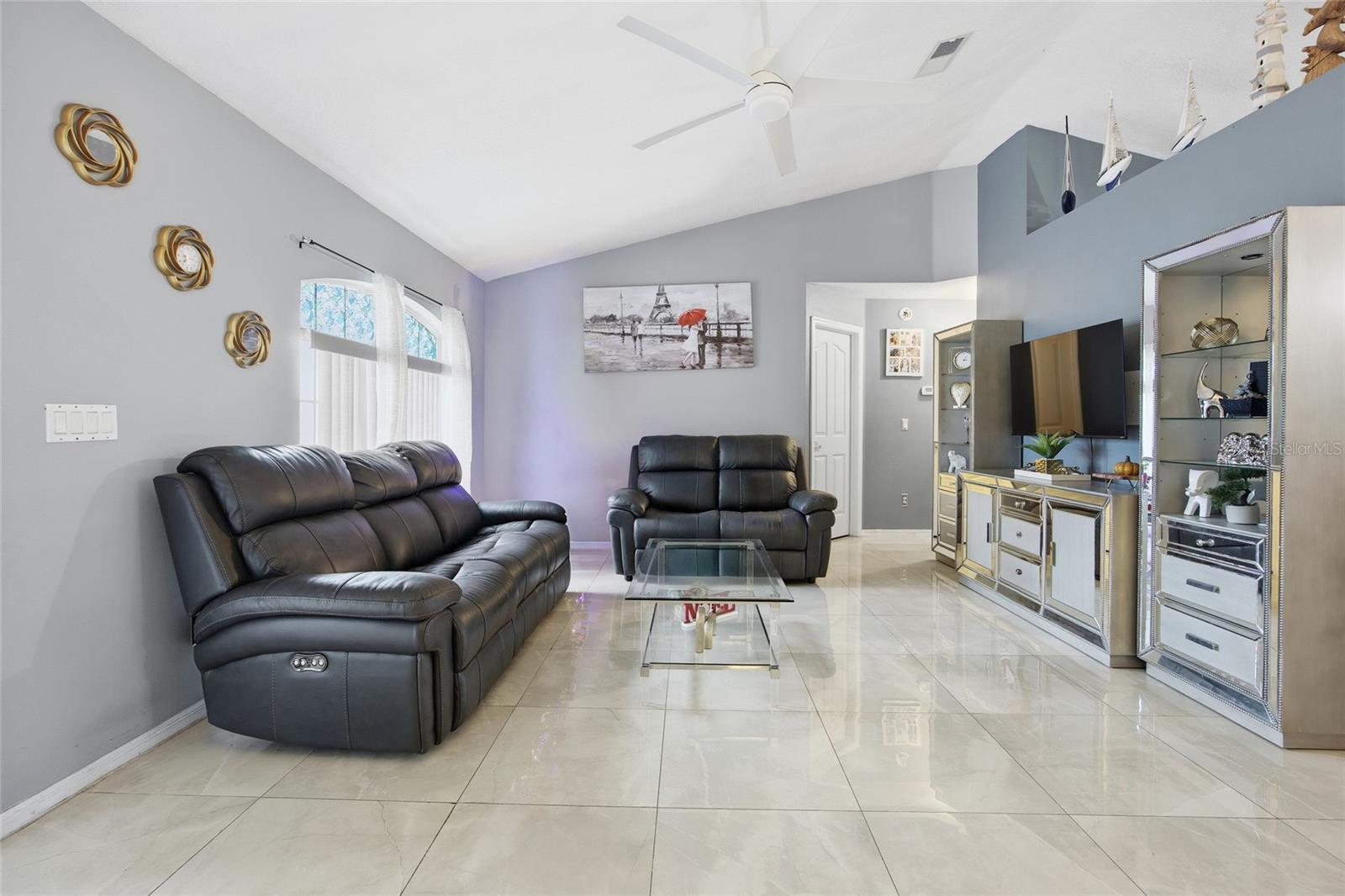 COUNTRY MEADOWS - Residential Lease