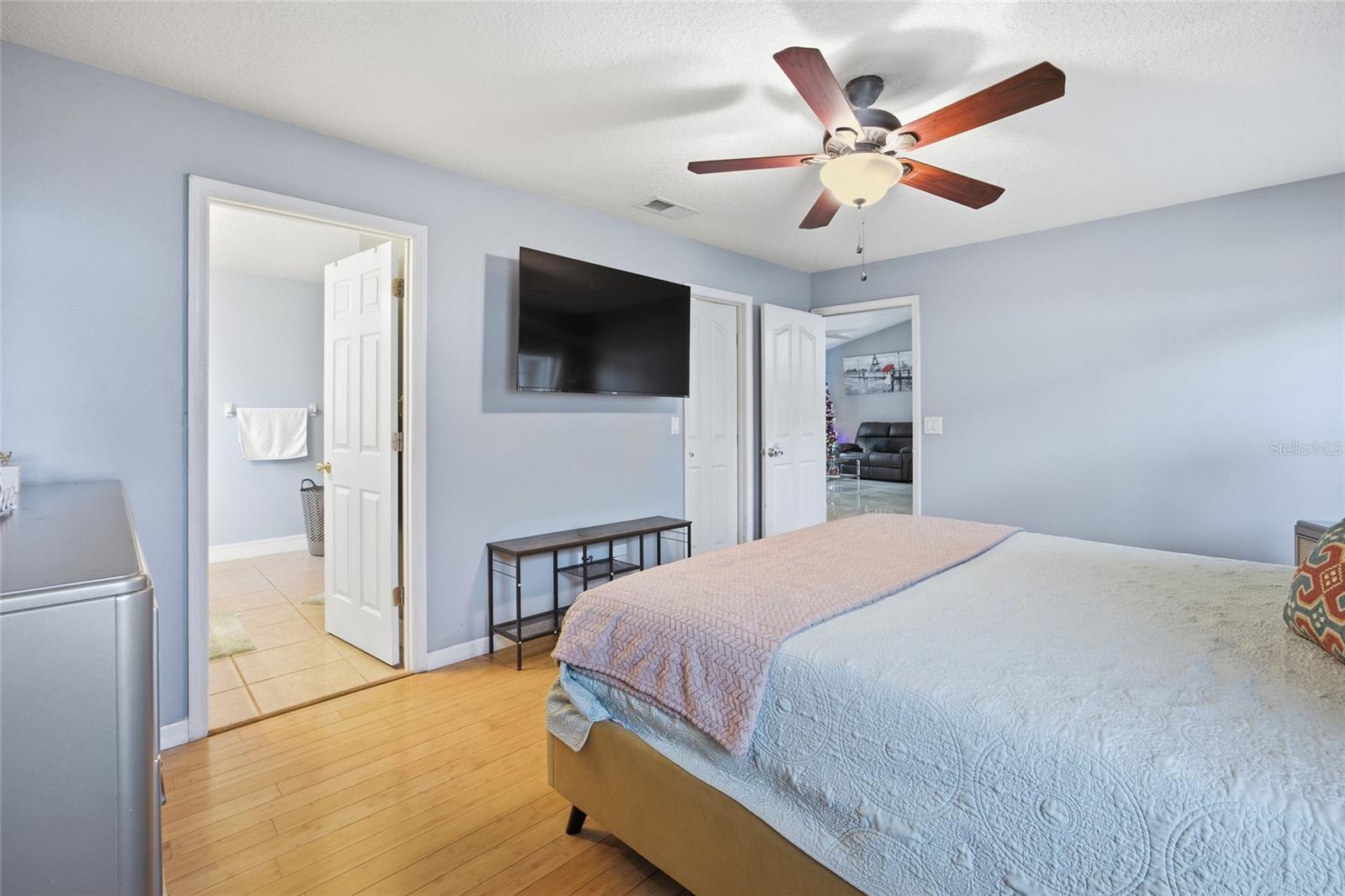 COUNTRY MEADOWS - Residential Lease