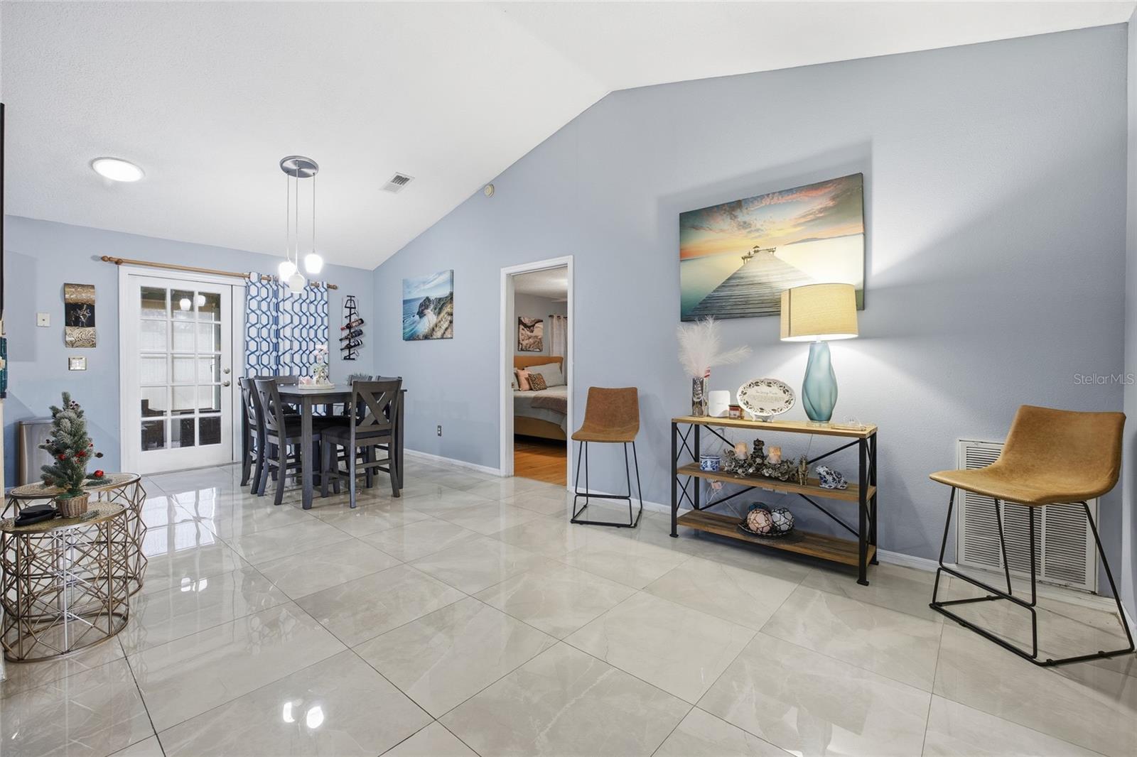 COUNTRY MEADOWS - Residential Lease