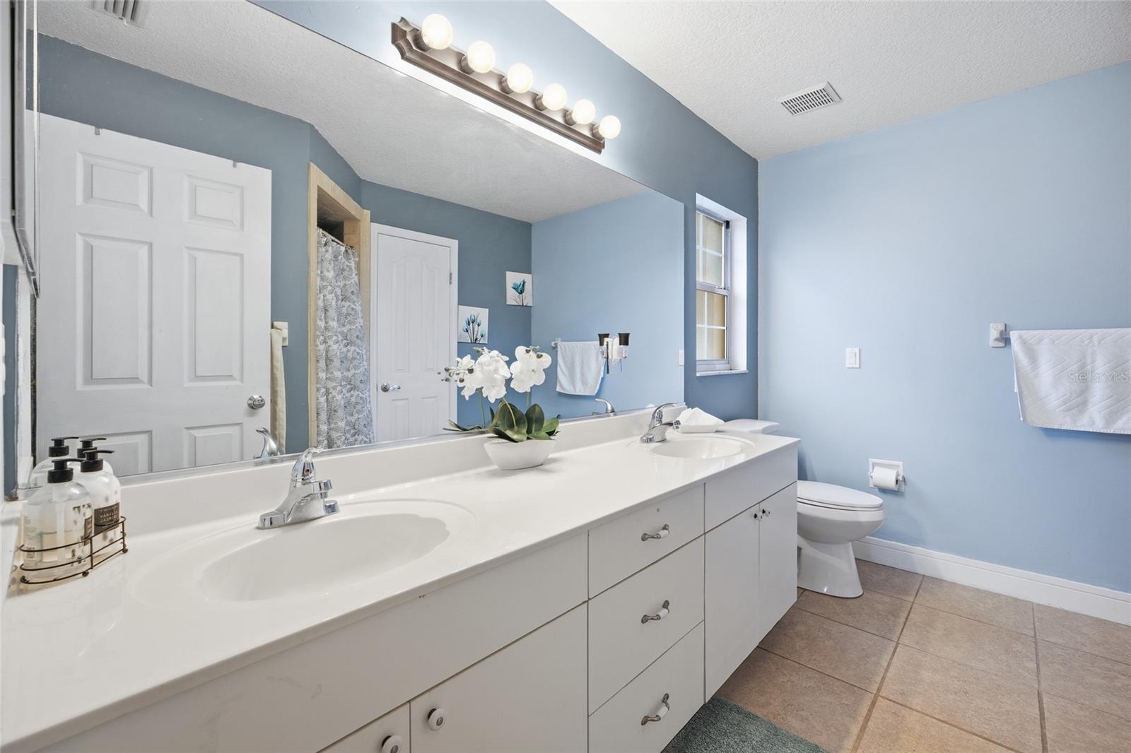 COUNTRY MEADOWS - Residential Lease