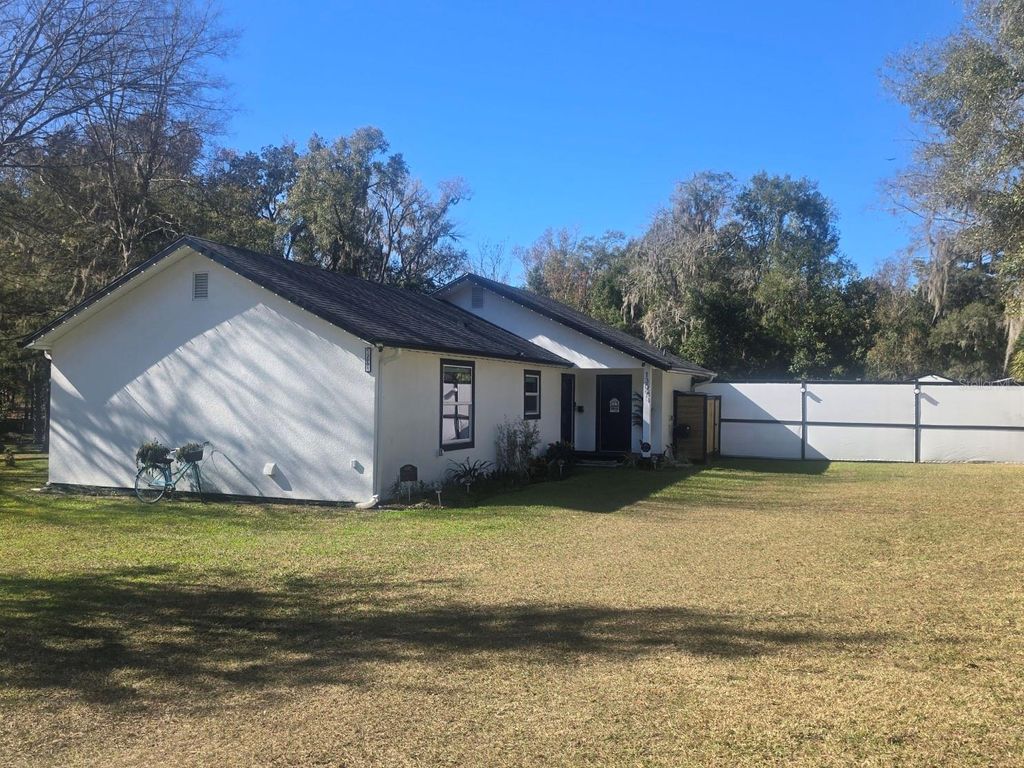 Photo of 13091 Old Crystal River Road, Brooksville, FL 34601 (MLS # TB8460110)