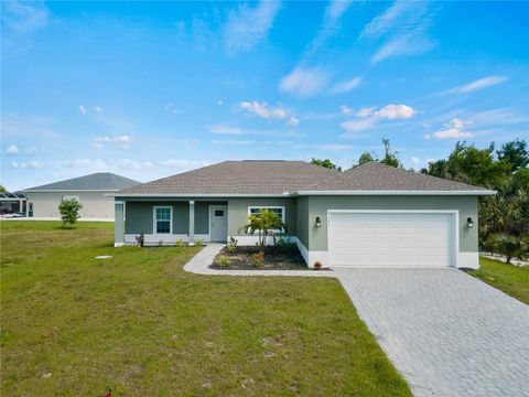 A home in PORT CHARLOTTE