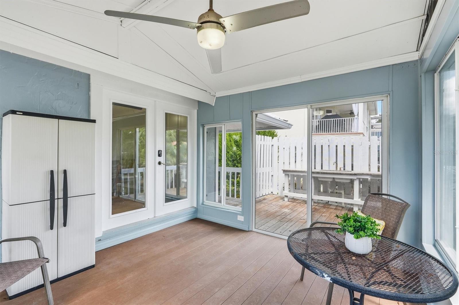 SIESTA SHORES UNIT 02 - Residential