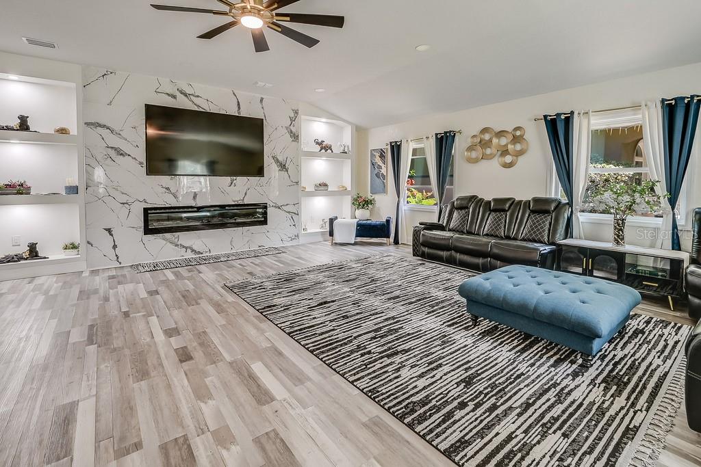 1826 COUNTRY CLUB ROAD N