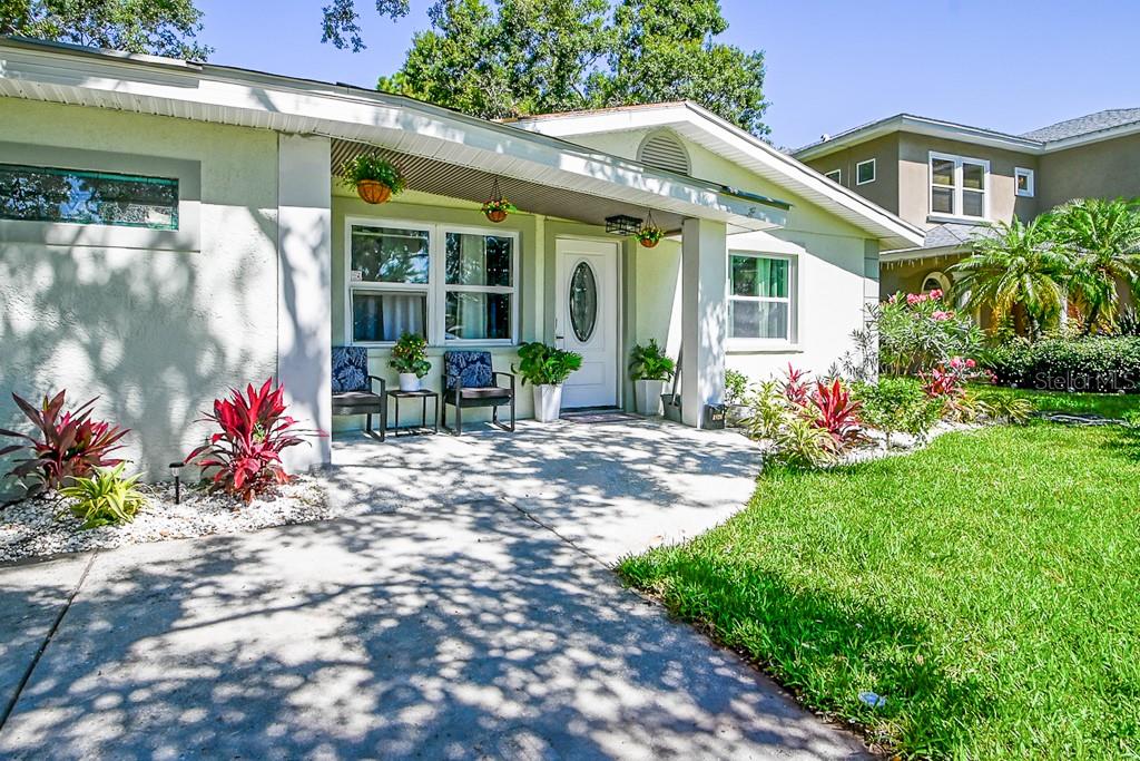 1826 COUNTRY CLUB ROAD N