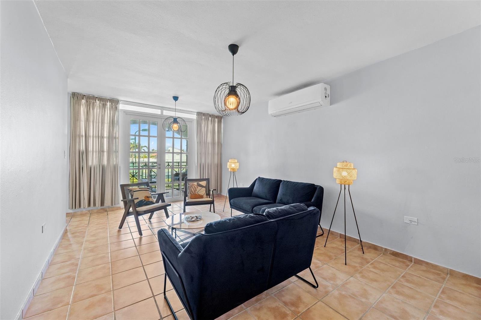 6690 ROYAL PALM C-201