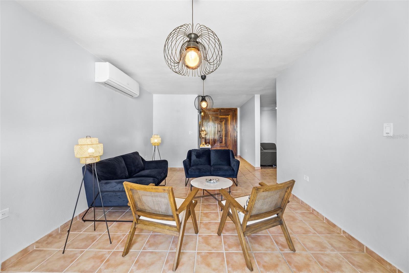 6690 ROYAL PALM C-201