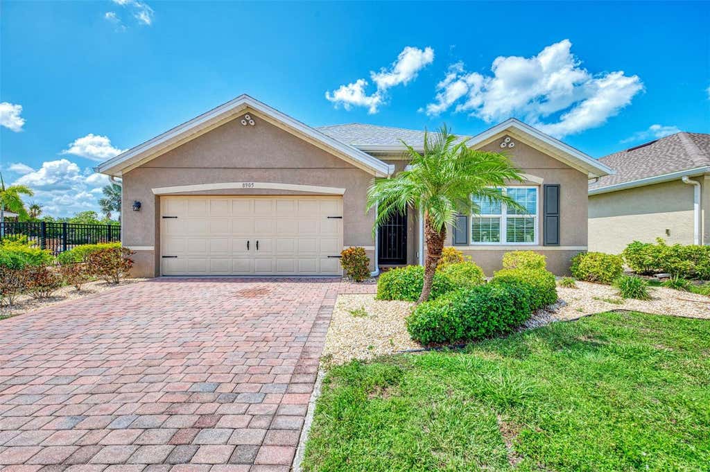 Photo of 8905 Excelsior Loop, Venice, FL 34293 (MLS # N6145126)