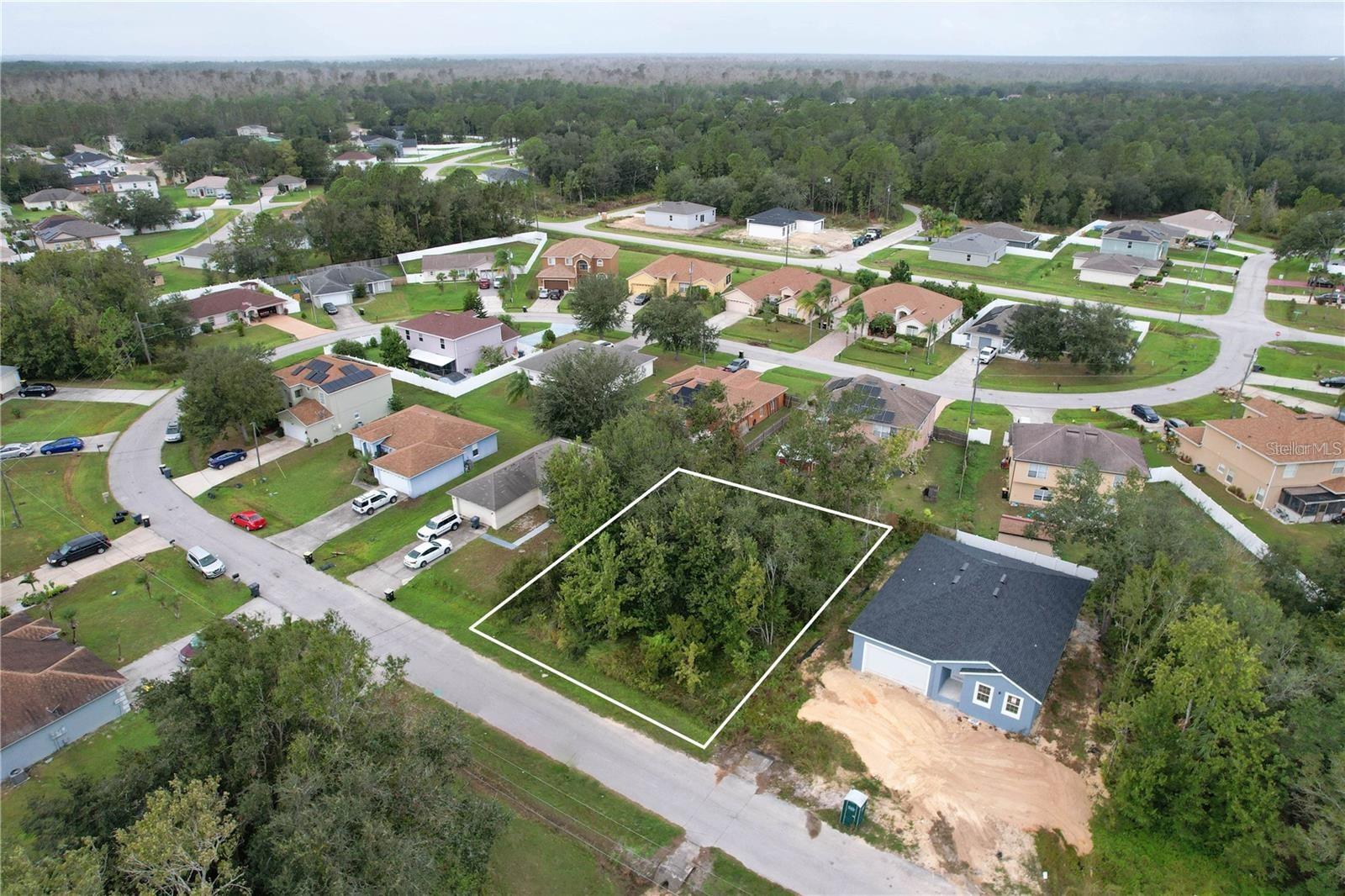 This vacant lot offers the perfect chance to build your dream home in a well-established community with exceptional amenities. Residents enjoy access to two community centers, a fitness and a refreshing pool.
The lot is ideally situated between completed homes and conveniently located near a medical center, doctor’s offices, shopping, and community colleges, this location offers everyday convenience. Plus, you’ll be just a short drive from Disney and all the attractions in Central Florida.