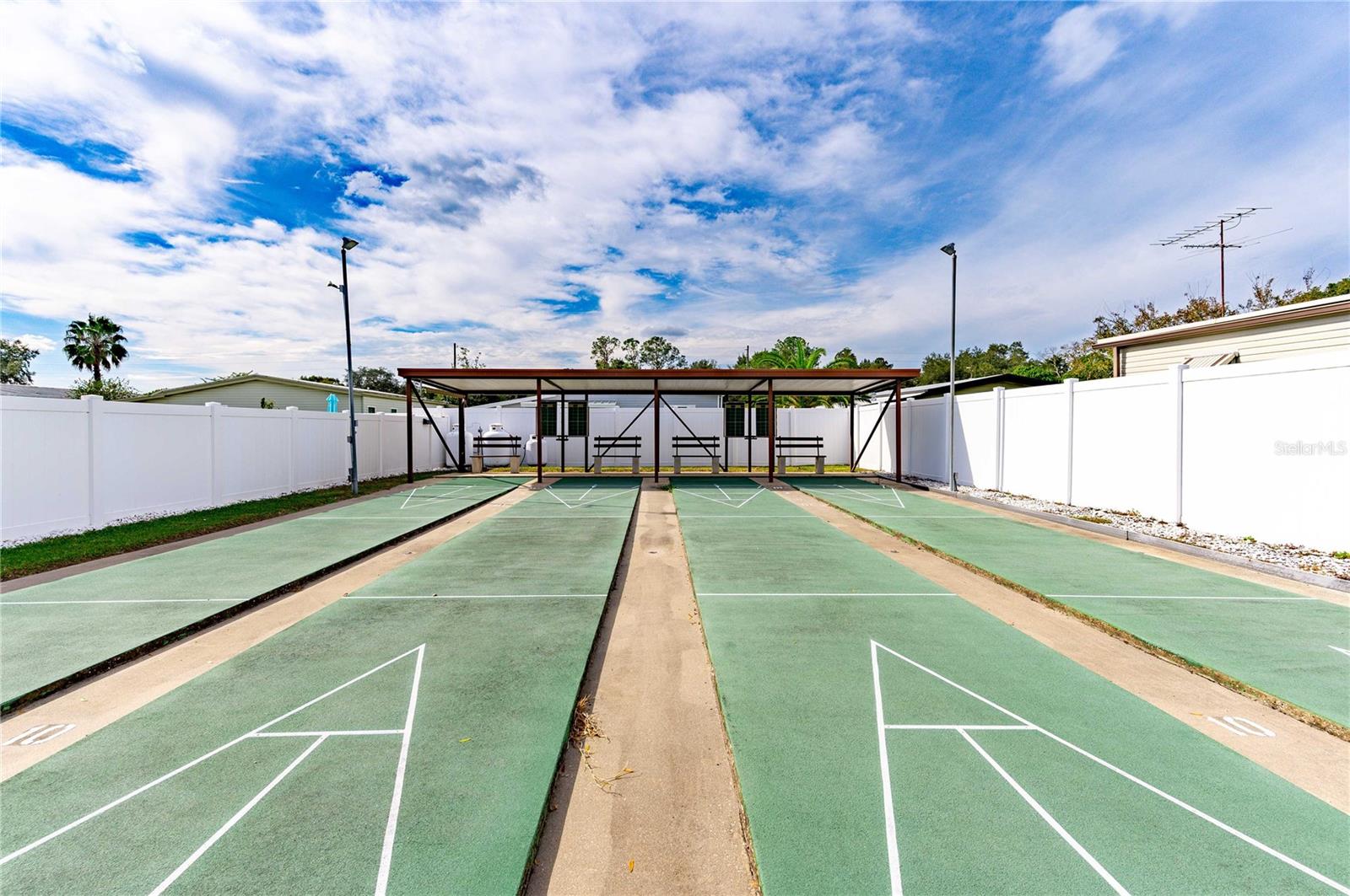 OAKS ROYAL - Residential