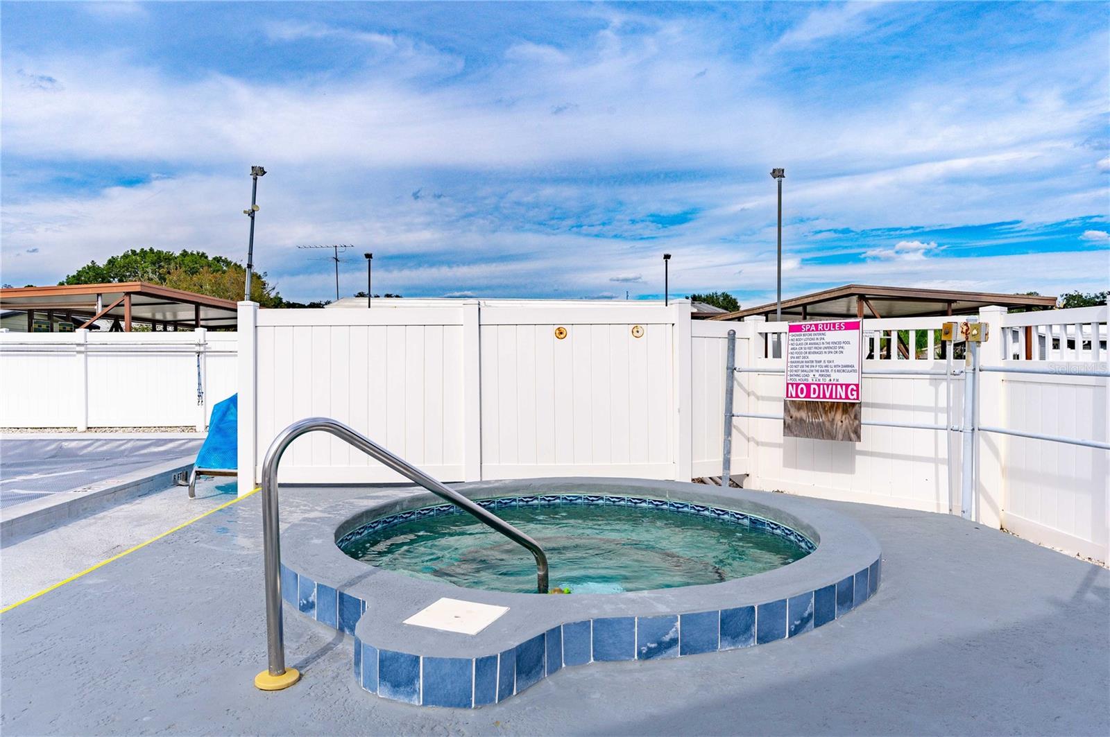 OAKS ROYAL - Residential