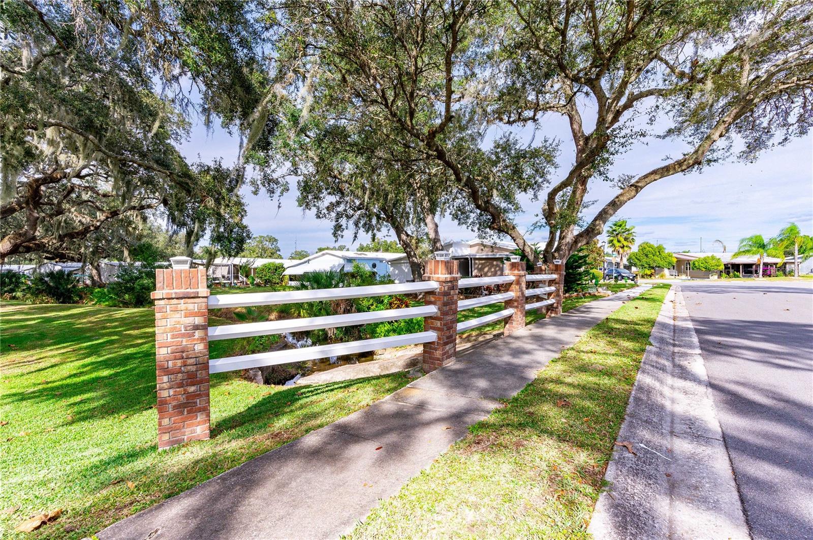 OAKS ROYAL - Residential