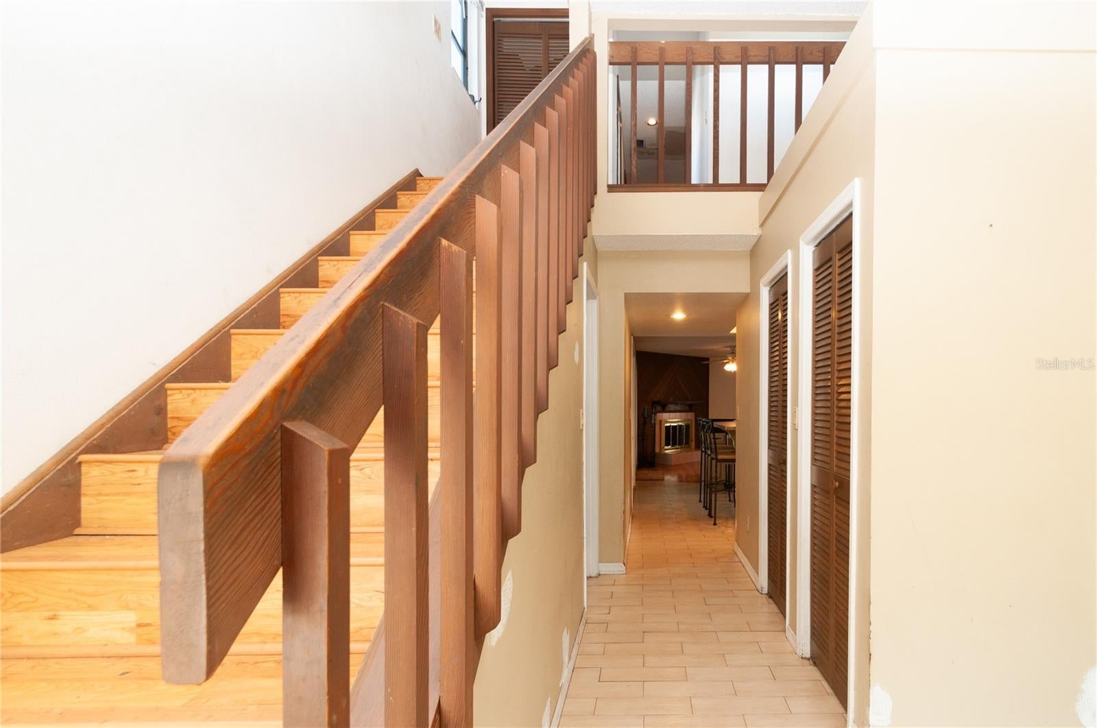 859 PINEWOOD TERRACE W