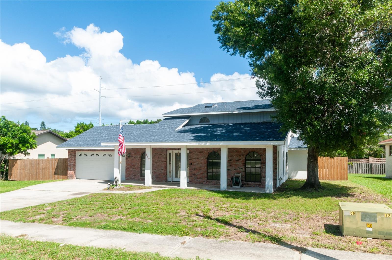 859 PINEWOOD TERRACE W