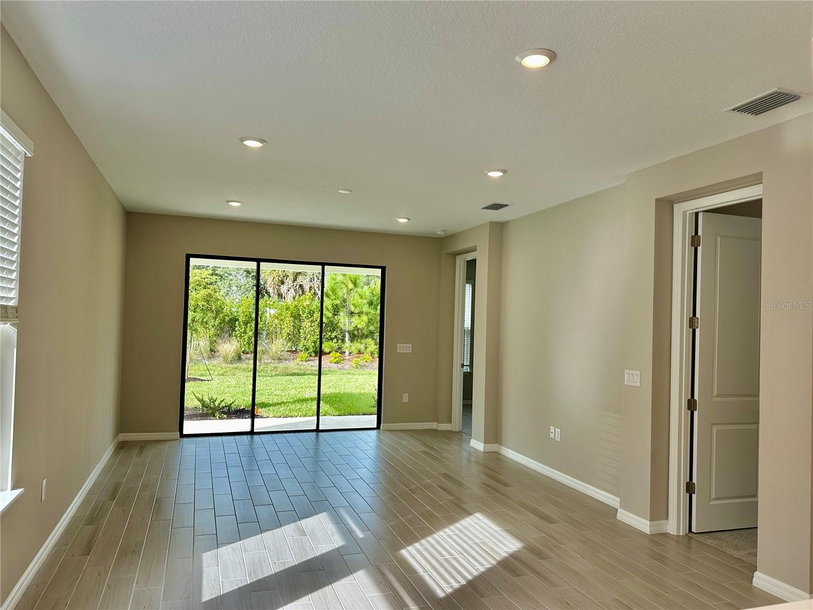 PALMERO - Residential Lease