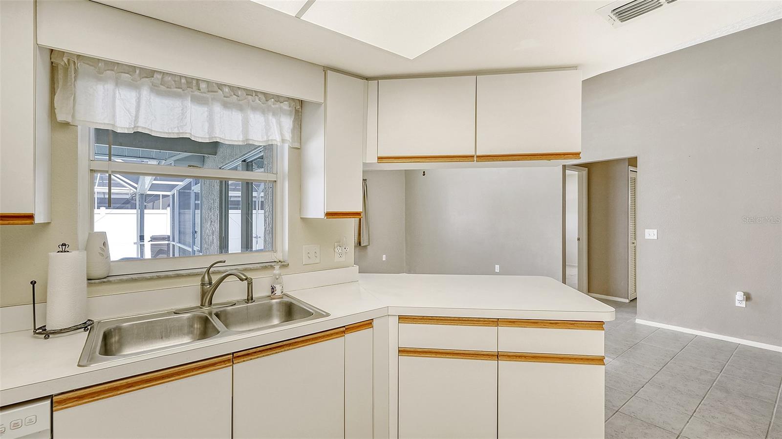 COLONIAL OAKS - Residential