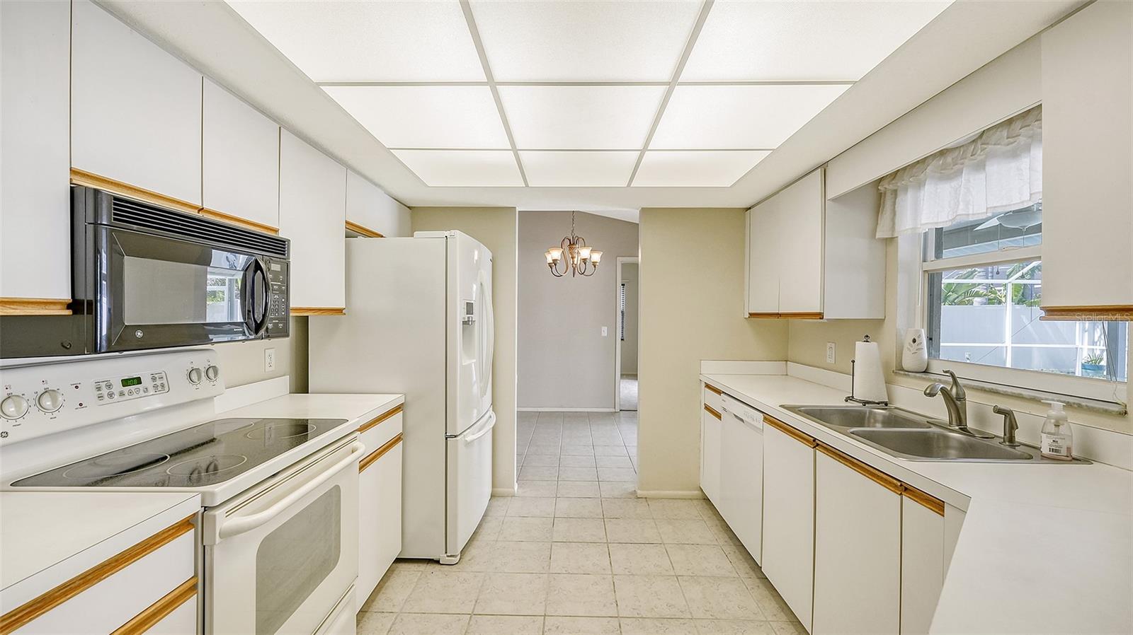 COLONIAL OAKS - Residential