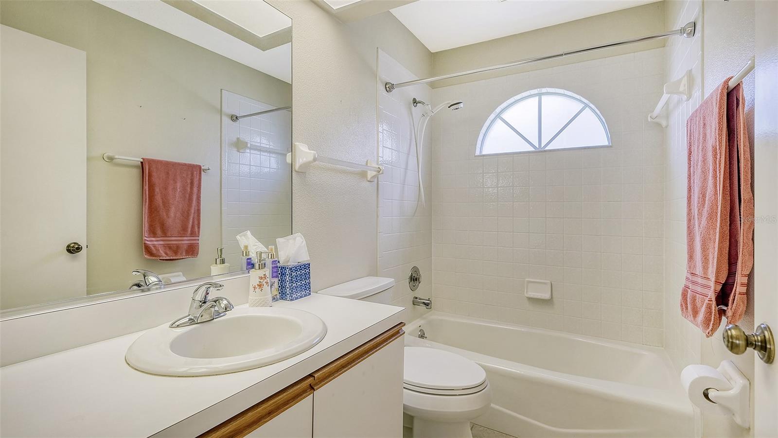 COLONIAL OAKS - Residential