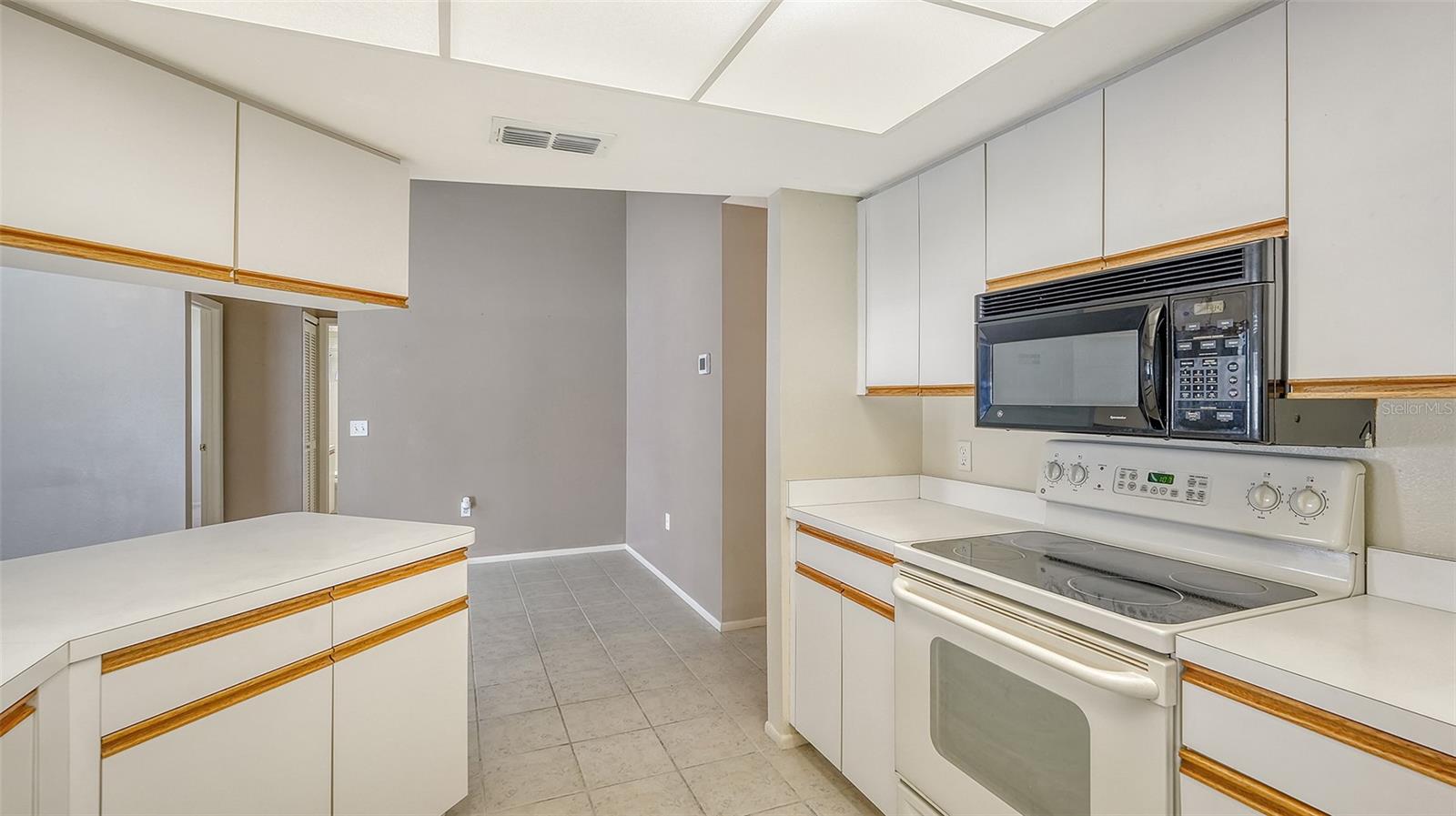 COLONIAL OAKS - Residential