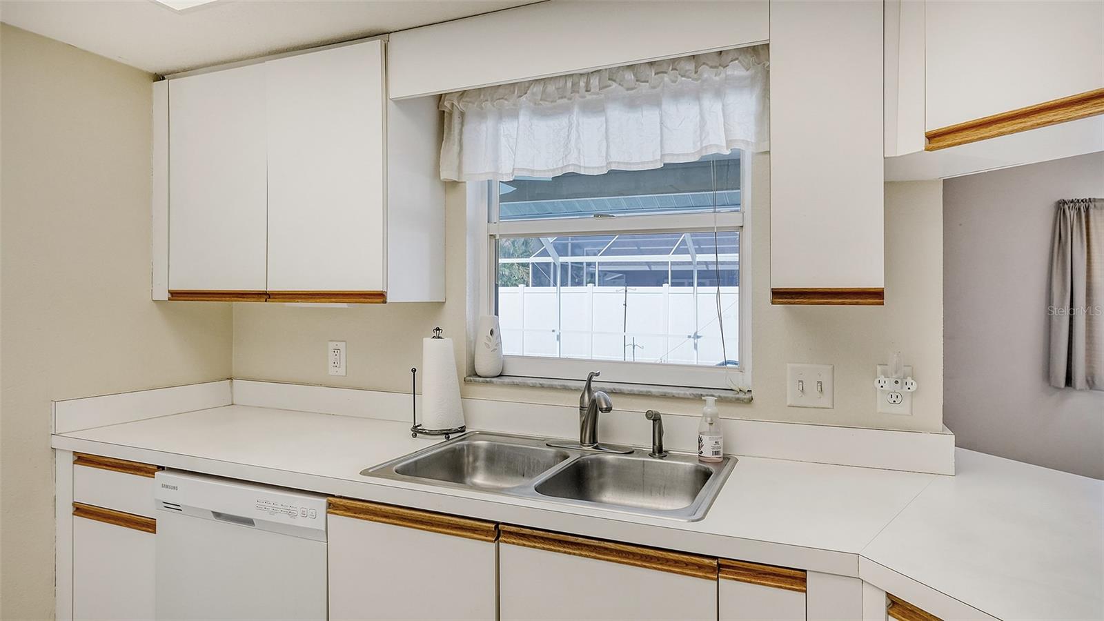 COLONIAL OAKS - Residential