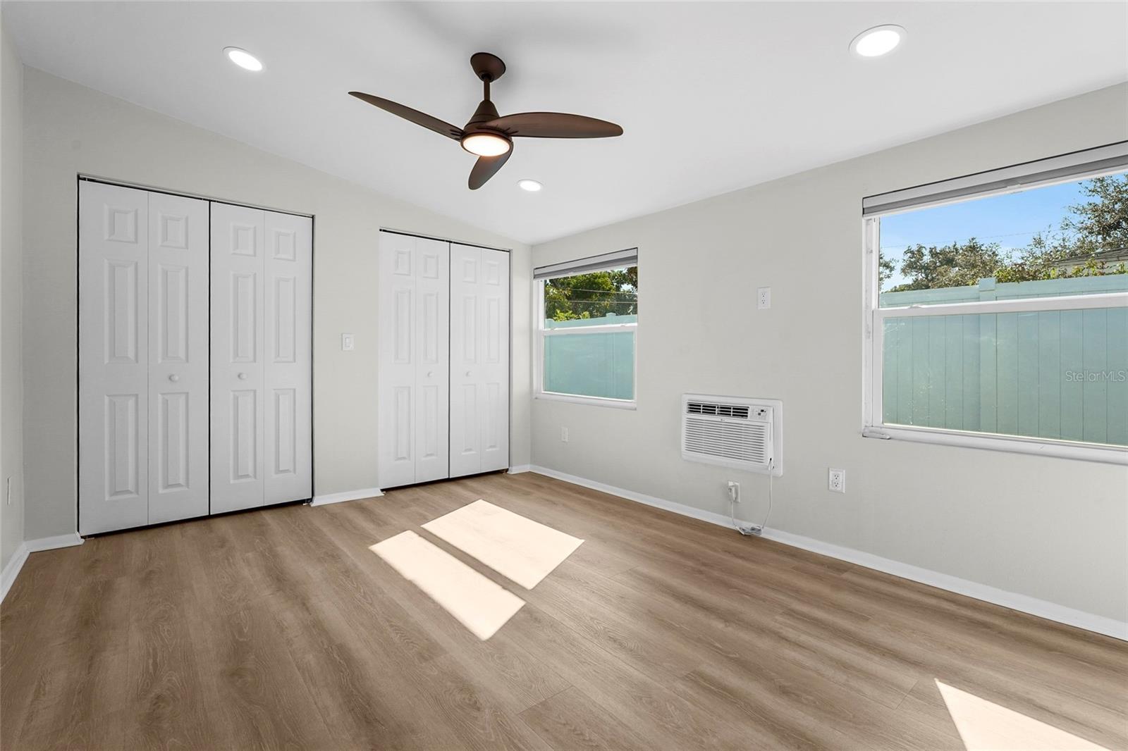 KENSINGTON PARK - Residential