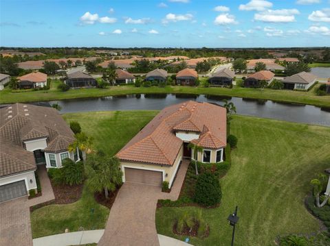 A home in PALMETTO