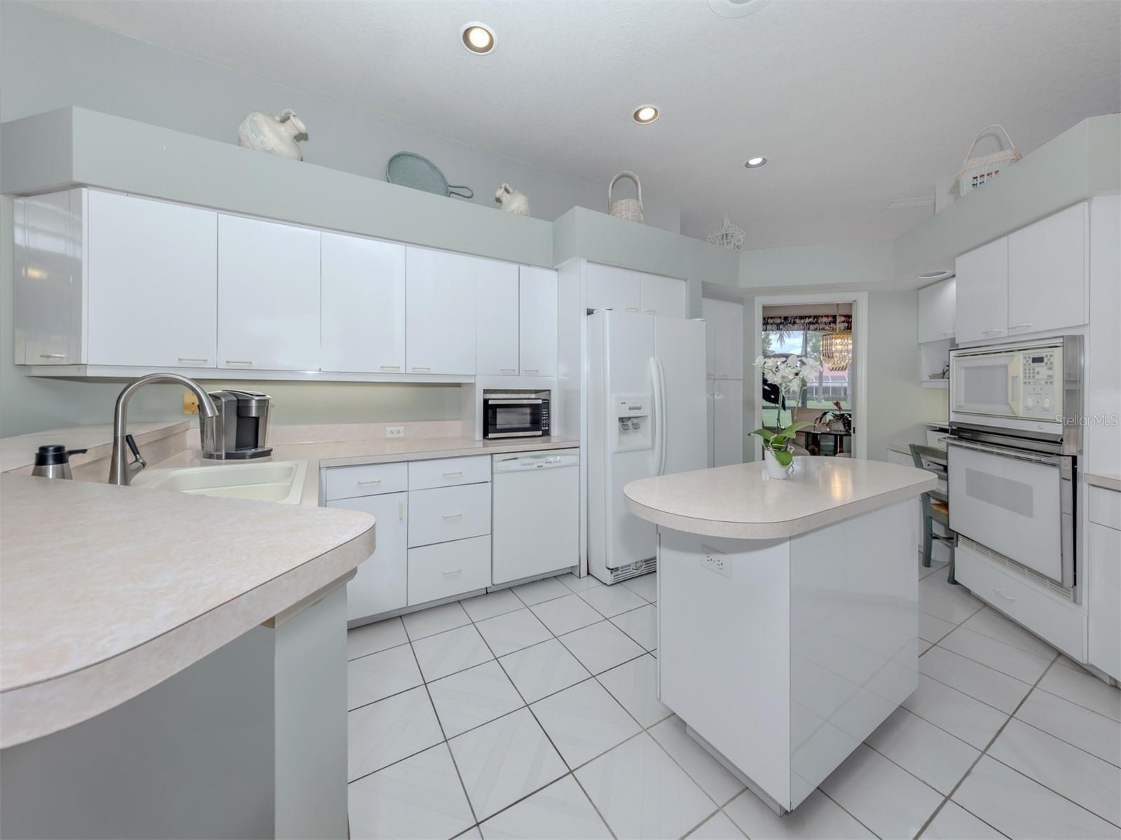 VENICE GOLF & COUNTRY CLUB UNIT 2-A - Residential