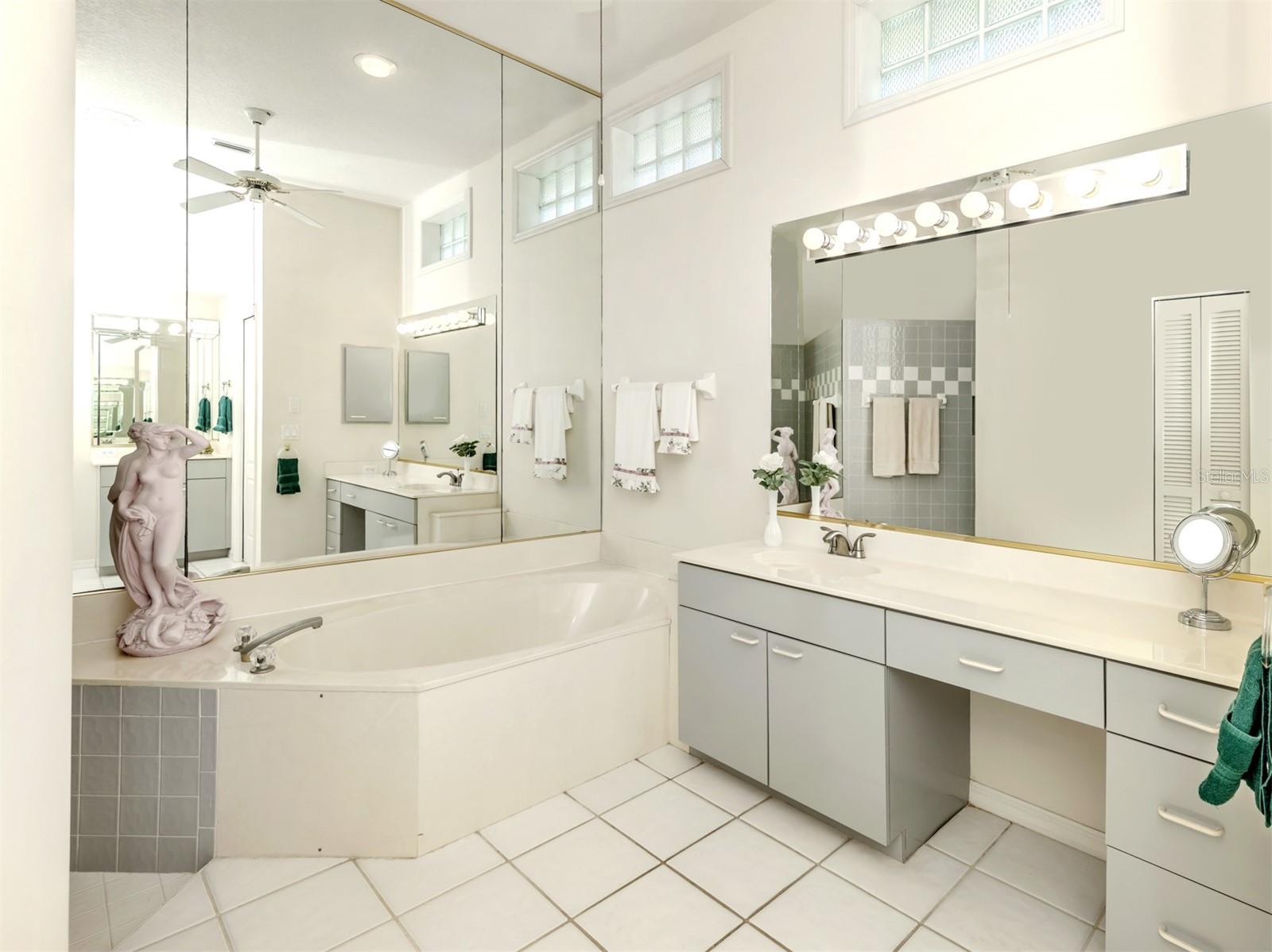 VENICE GOLF & COUNTRY CLUB UNIT 2-A - Residential