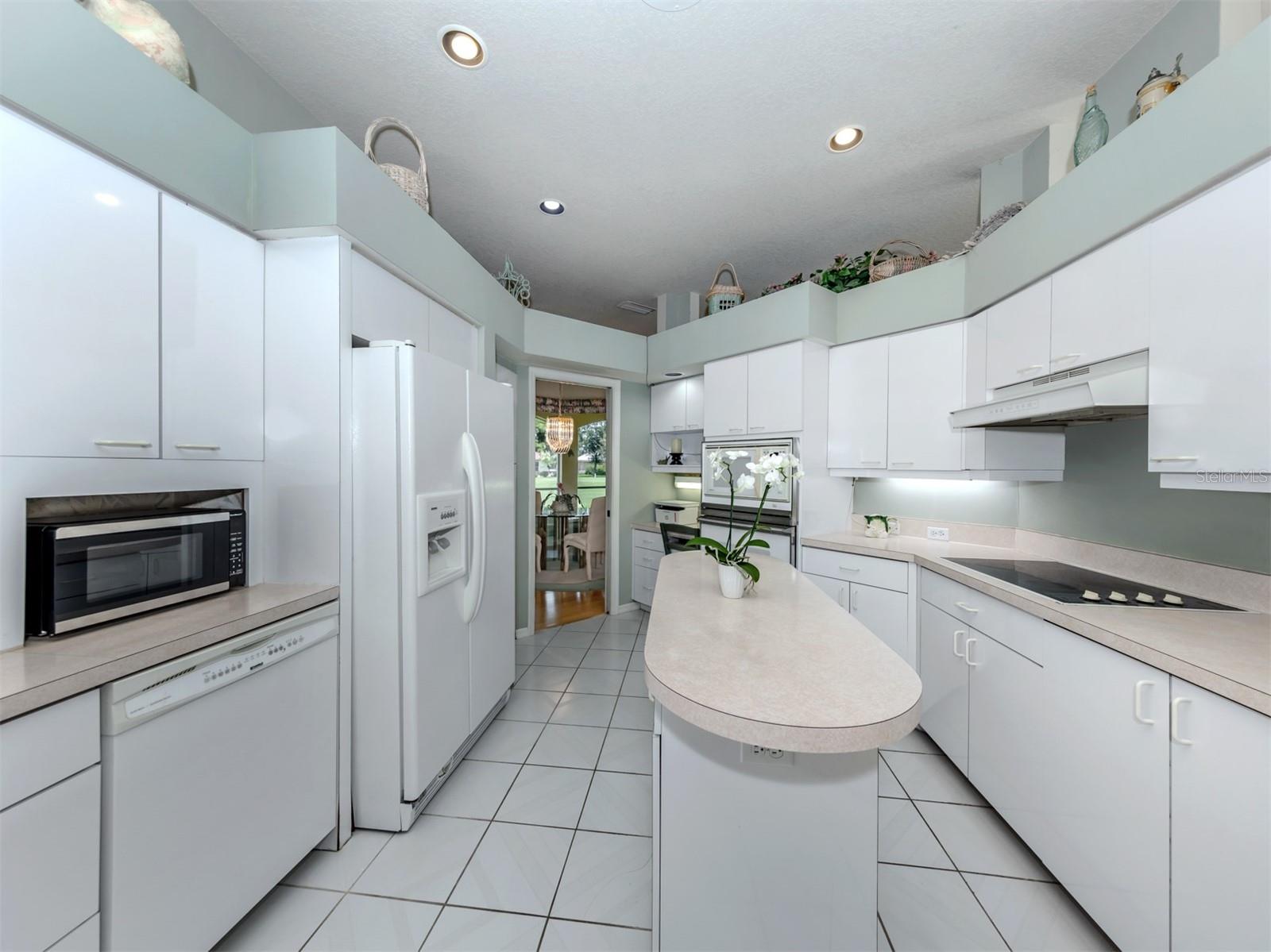 VENICE GOLF & COUNTRY CLUB UNIT 2-A - Residential