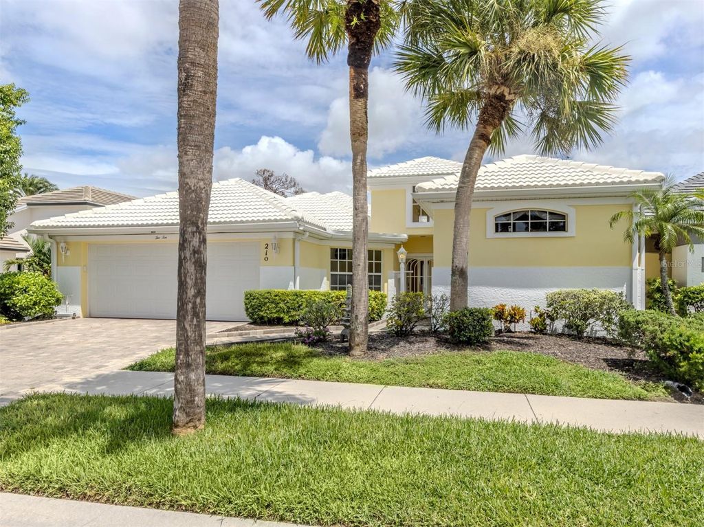 Photo of 210 Vestavia Drive, Venice, FL 34292 (MLS # N6140197)