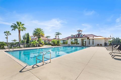 A home in AUBURNDALE