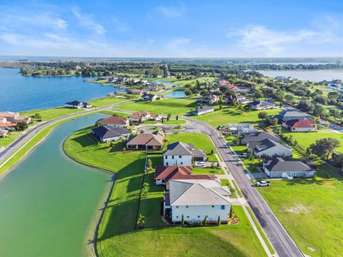 A home in AUBURNDALE